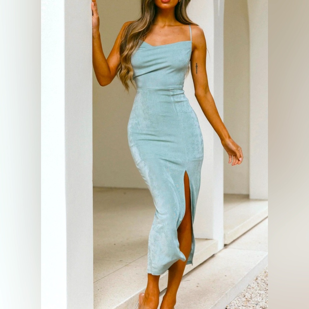 NWT Selfie Leslie Front Split Midi Dress